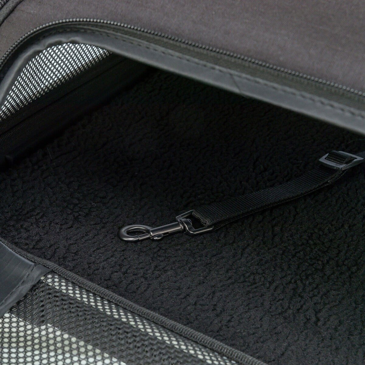 Trixie Boarding airline carrier, black/grey