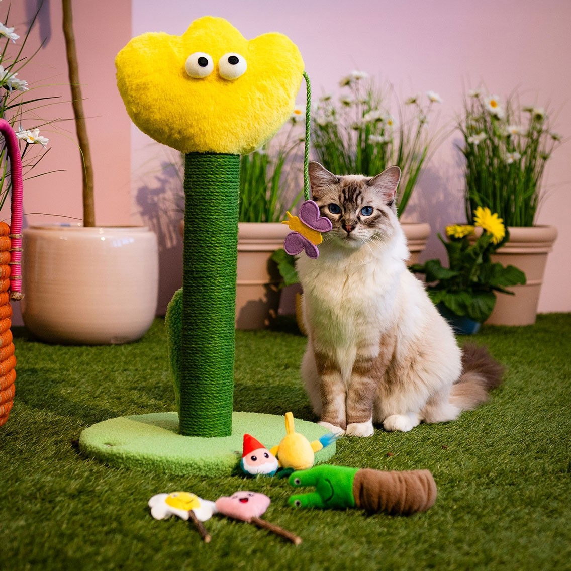 Little&Bigger Blossom tulip scratcher yellow