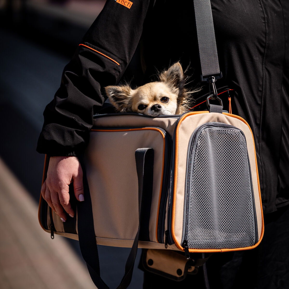 Feel Active Tour travel carrier with two expandable sides beige