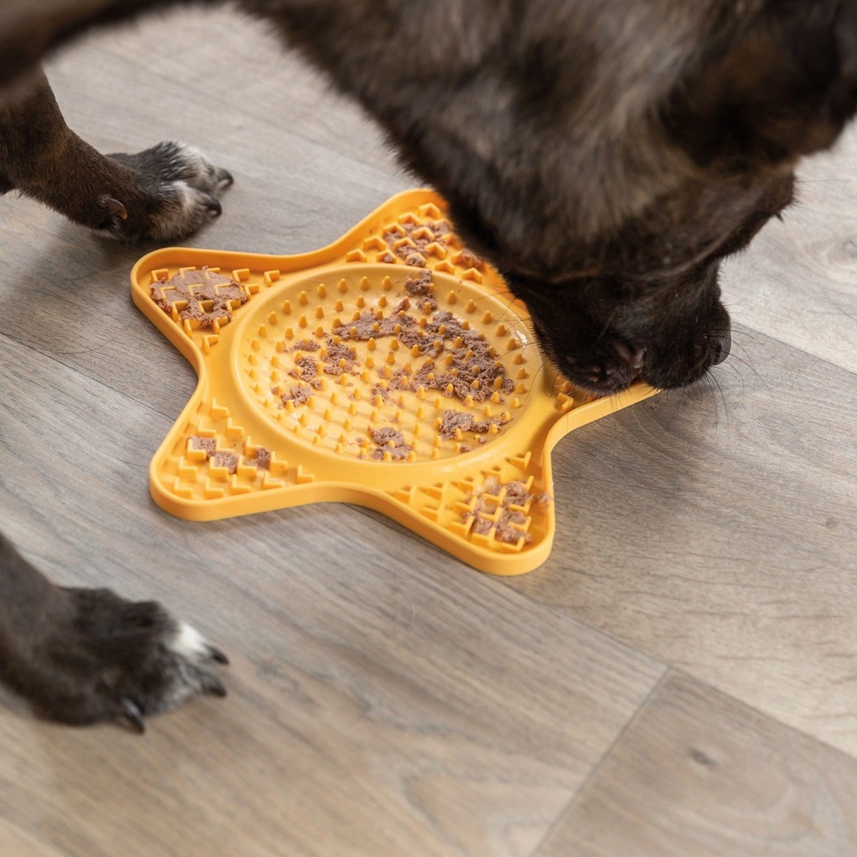 Trixie Lick'n'Snack mat, 23.5 cm, yellow